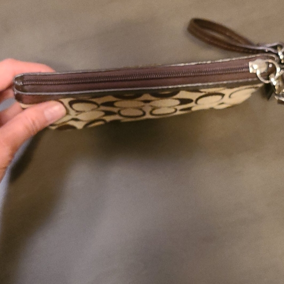 New without tags, tan and brown Coach wristlet - Picture 6 of 6